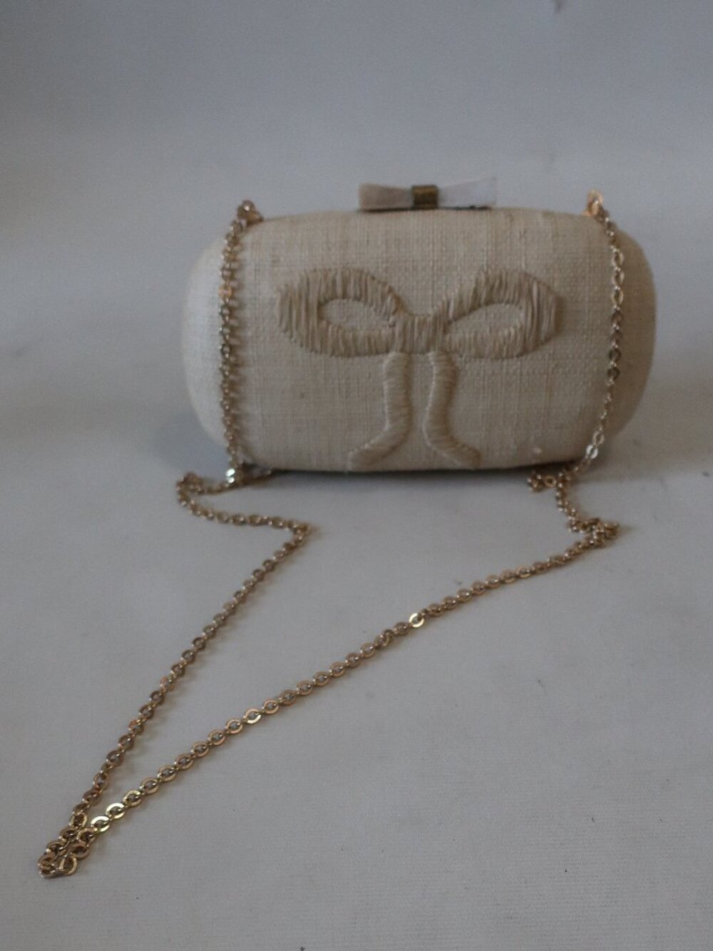 Pamela Munson Beige Put A Bow On It Chain Strap Straw Minaudière Clutch Handbag